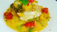 Pescada amarela com leite de coco e curry