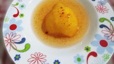 Pera caramelizada ao vinho e pimenta