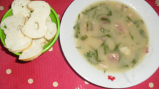 Caldo verde com costelinha de porco