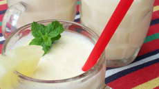 Coquetel de abacaxi com espumante