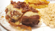 Entrecot acebolado com molho gorgonzola