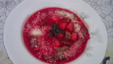 Sopa de legumes com beterraba