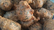 Bolinhos de talinho e folhas de beterraba