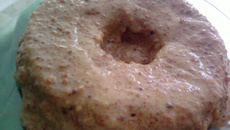 Bolo de fubá com amendoim