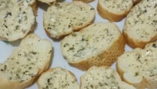 Pasta de alho para torradas da Kessy