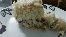 Bolo de coco com nozes