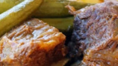 Músculo com osso e quiabo