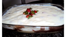 Pavê de chocolate com morango