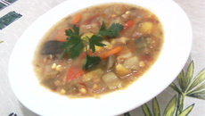 Sopa de legumes saborosa