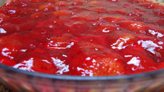 Torta de morango fácil e apetitosa