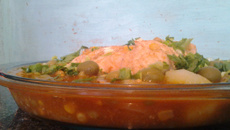 Filé de peito de frango, com batatas ao molho