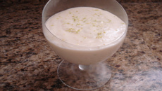 Mousse de limão saboroso