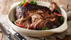 Pernil de porco ao vinho tinto