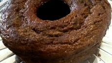 Bolo de banana com uvas passas