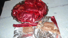 Bolo trufado embrulhado