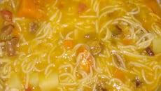 Sopa fácil de jabá (charque)