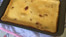 Bolo de queijo com goiabada da roça