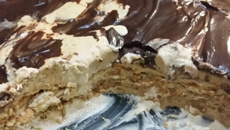 Torta gelada de café com paçoca