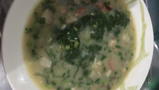 Caldo verde com inhame