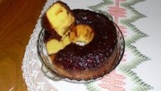Bolo de cenoura com calda pronta