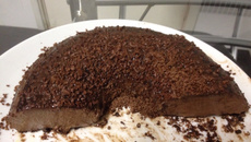 Brigadeirão feito com leite em pó