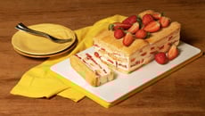 Pavê de morango com biscoito champanhe