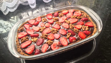 Torta de morango com nozes