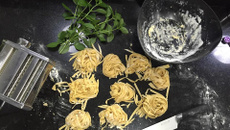 Pasta fresca com ragu de cordeiro