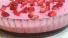 Gelatina com creme de morango