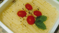 Escondidinho vegano de batata recheado com cogumelos e repolho