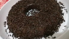 Brigadeirão de micro-ondas rápido e fácil