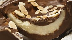 Ovo de páscoa trufado de amêndoas