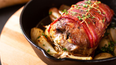 Lombo com bacon fatiado