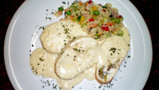 Rocambole de frango recheado ao creme de limão