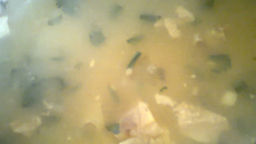 Caldo de mocotó com bacon e mandioca