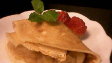 Crepe com doce de maçã