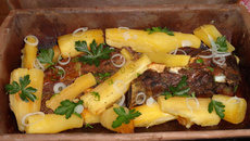 Costela com mandioca na telha do Papai Rodrigo