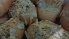 Pão de alho do Denny