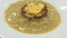 Sopa de cebola gratinada