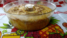 Bolo de banana sem lactose e recheado com banana e passas