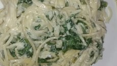 Macarrão ao molho de espinafre