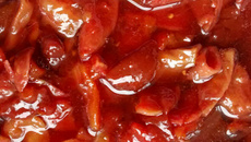 Doce de goiaba em pedaços