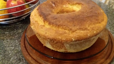 Bolo de fubá com requeijão