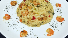 Risoto de camarão flambado com alho-poró e champignon