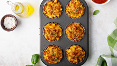 Muffin de macarrão com queijo e bacon