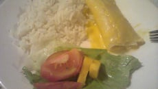 Canelone de peito de peru ao molho de manga