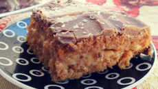 Pão de mel recheado no tamanho de bolo