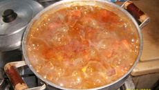 Costela bovina com abóbora e quiabo