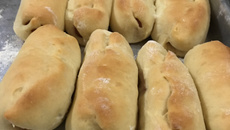 Enroladinho de queijo e presunto