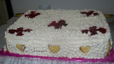 Torta de bolacha com pêssegos em calda